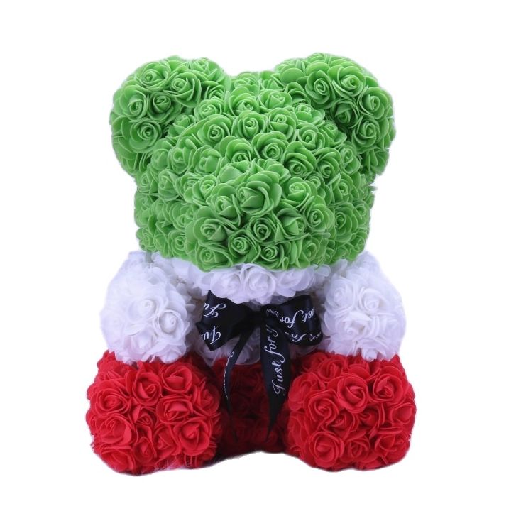 BEAR IN ROSES