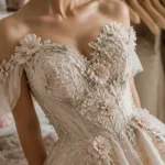 Robe mariee fleur avec broderie 3D sur robe de mariée, détail corsage